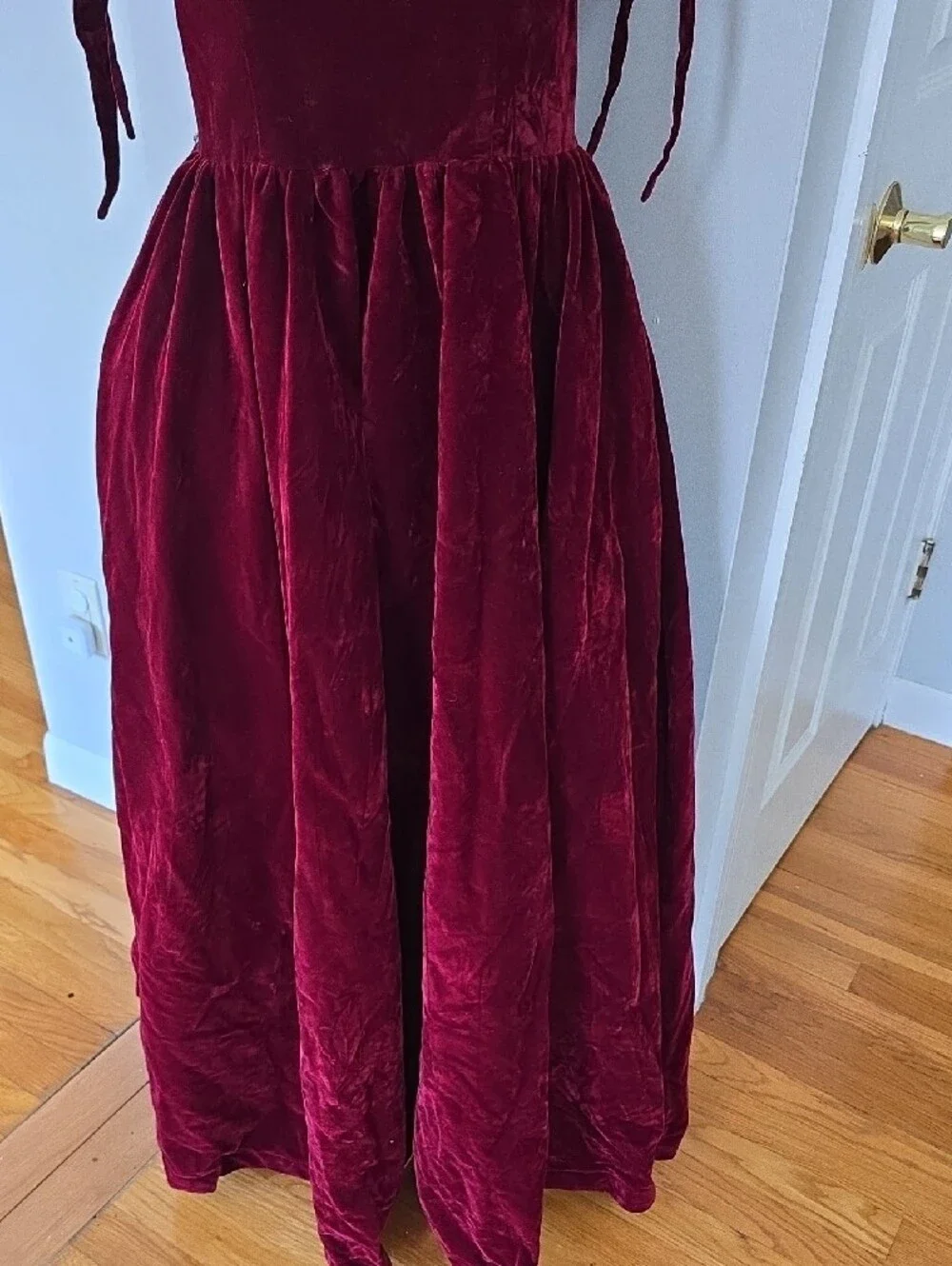 Elegant Burgundy Velvet Off-Shoulder Evening Dress - Picture 3 of 4